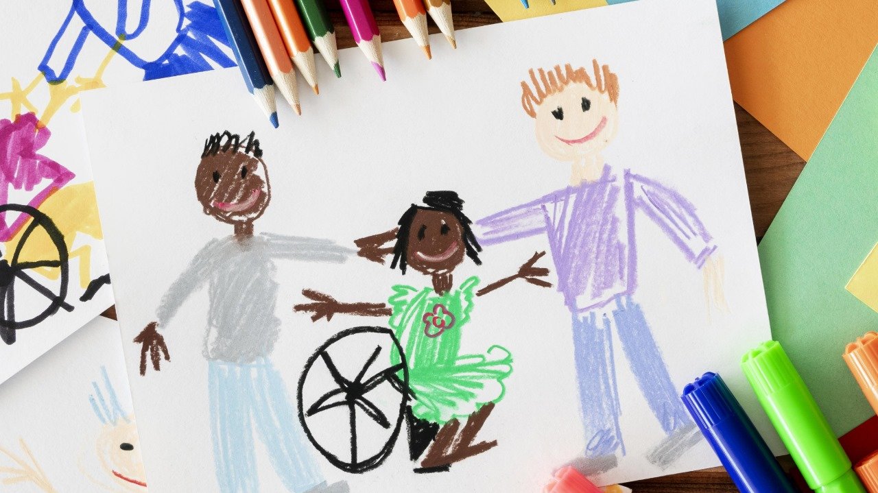 Ilustração de crianças, incluindo uma menina em cadeira de rodas, para o Simpósio de Educação Inclusiva.